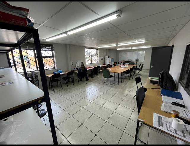 1,040M² WAREHOUSE TO LET IN KILLARNEY GARDENS